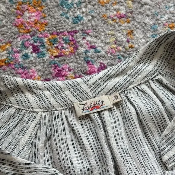 Faherty Naomi Grey Striped Long Sleeves Button Down Linen Blend Shirt Size Small - Picture 8 of 10